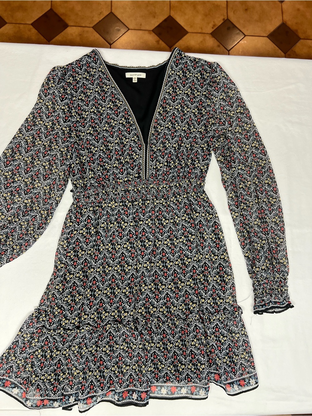 Max Studio Black Floral V-Neck Long Sleeve Dress